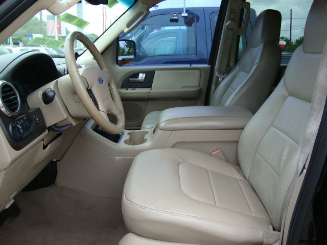 Ford Expedition 2004 photo 1