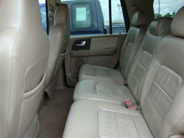 Ford Expedition 2004 photo 2