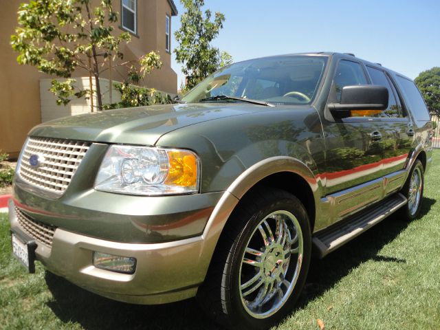 Ford Expedition 2004 photo 1