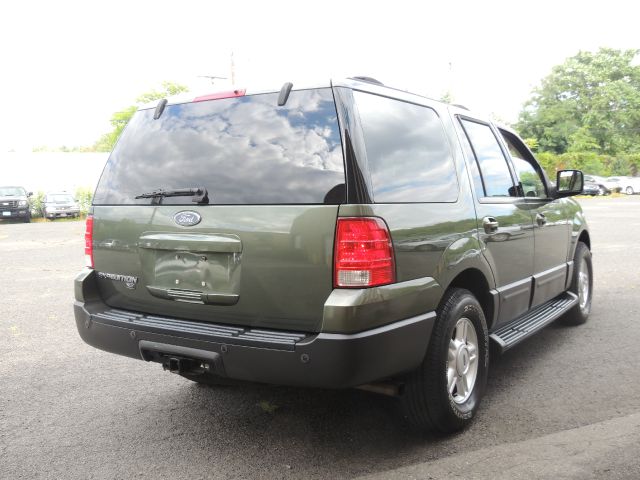 Ford Expedition 2004 photo 2