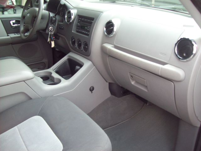 Ford Expedition 2005 photo 16