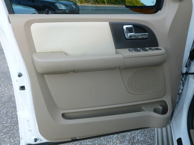 Ford Expedition 2005 photo 13