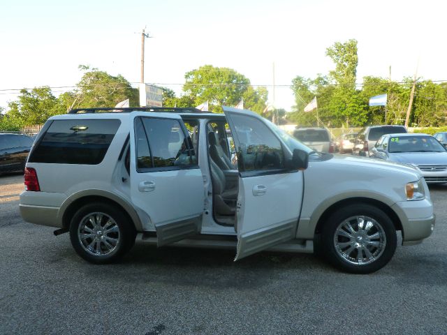Ford Expedition 2005 photo 2