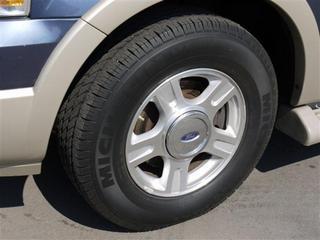 Ford Expedition 2005 photo 2