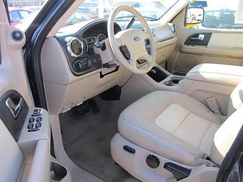Ford Expedition 2005 photo 2