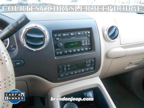 Ford Expedition 2005 photo 2