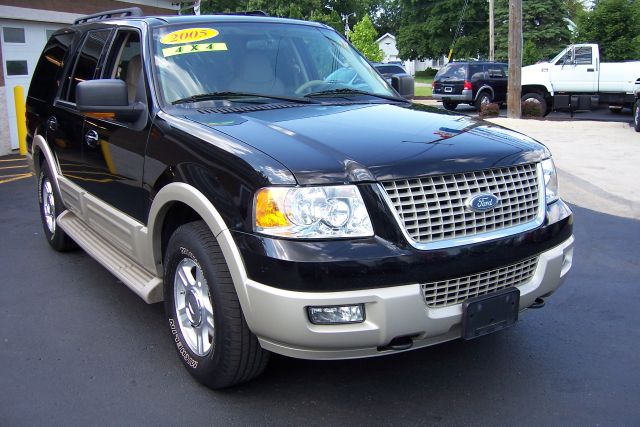 Ford Expedition E320 - Extra Sharp SUV