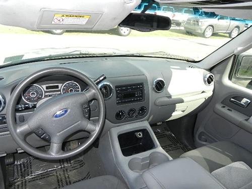 Ford Expedition 2005 photo 2