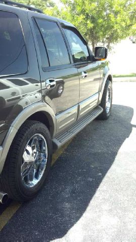 Ford Expedition 2005 photo 1