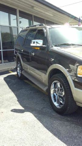 Ford Expedition 2005 photo 2