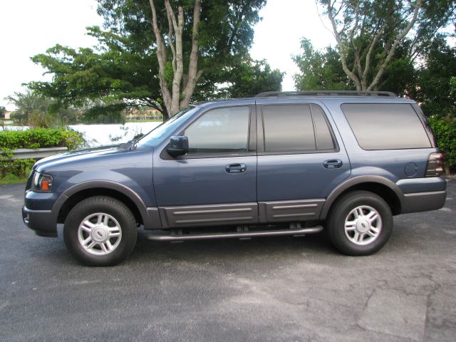 Ford Expedition 2005 photo 2