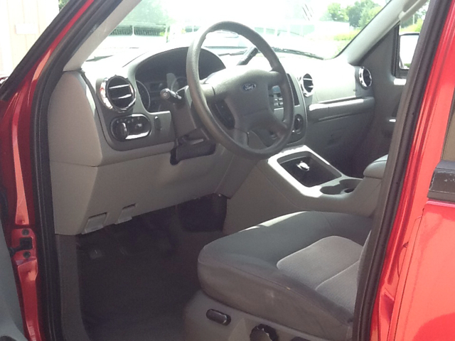 Ford Expedition 2005 photo 2