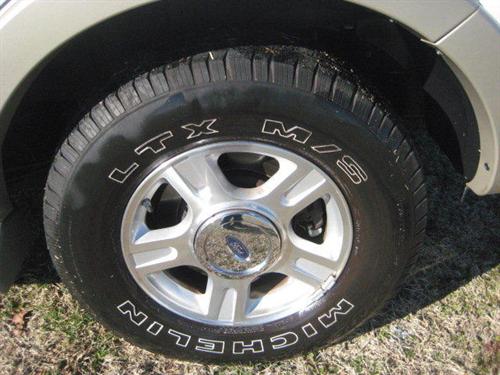 Ford Expedition 2005 photo 2