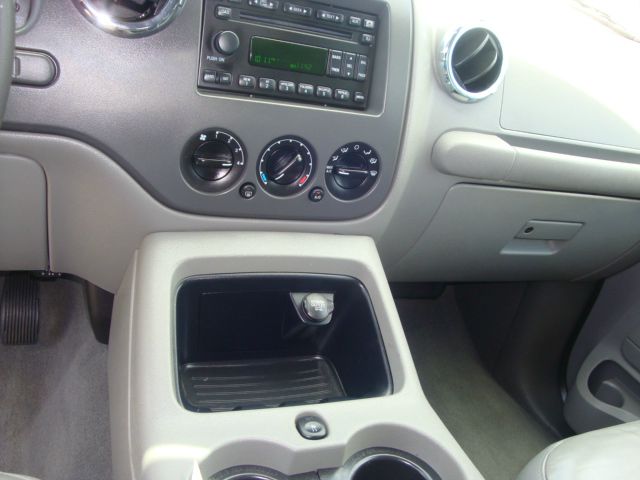 Ford Expedition 2005 photo 1