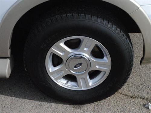 Ford Expedition 2005 photo 2