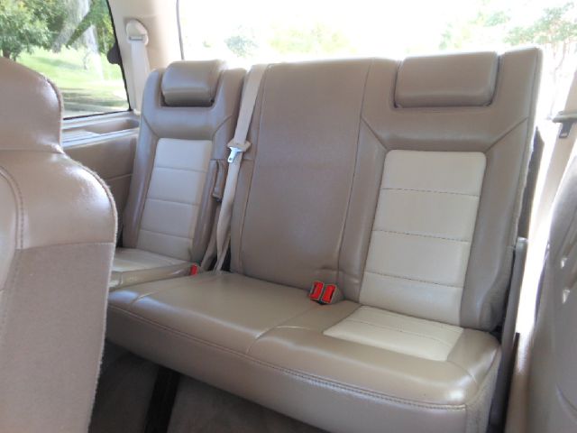 Ford Expedition 2005 photo 1