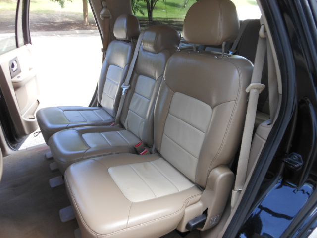 Ford Expedition 2005 photo 2