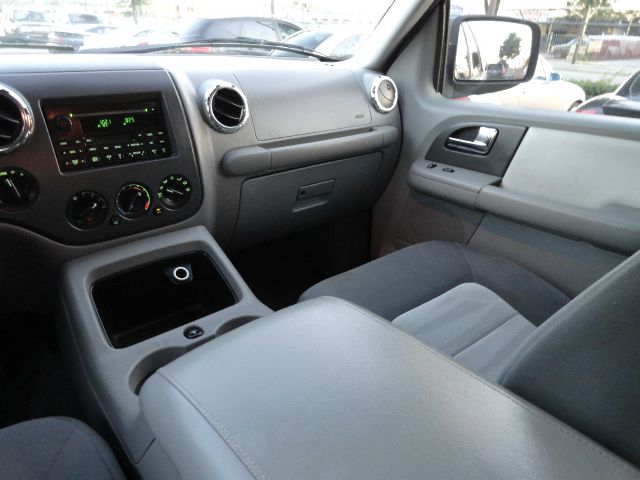 Ford Expedition 2005 photo 14