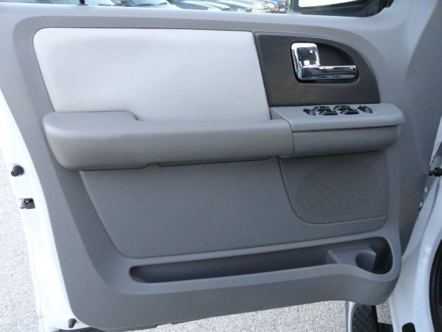 Ford Expedition 2005 photo 2