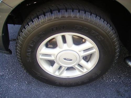 Ford Expedition 2005 photo 2