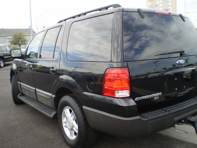 Ford Expedition 2005 photo 2