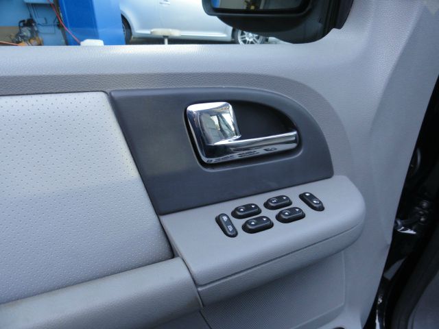Ford Expedition 2005 photo 16