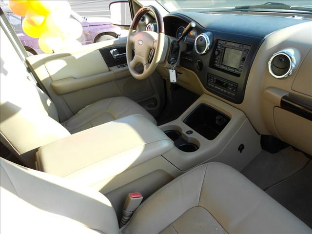 Ford Expedition 2005 photo 2