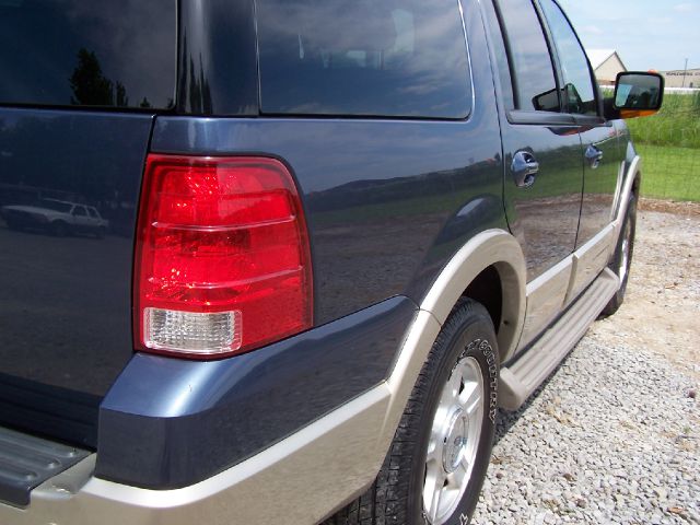 Ford Expedition 2005 photo 2