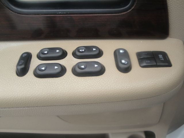 Ford Expedition Premier 2WD 4-cyl Auto SUV