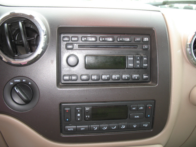 Ford Expedition E320 - Extra Sharp SUV