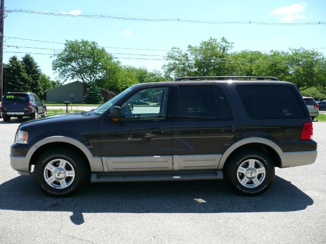 Ford Expedition E320 - Extra Sharp SUV