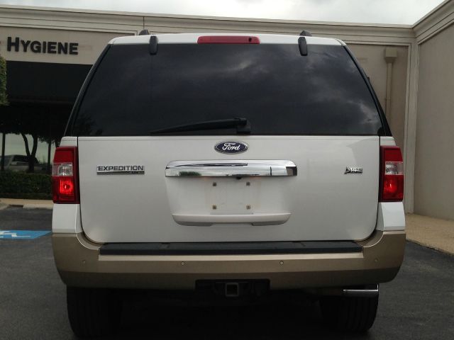 Ford Expedition 2011 photo 1