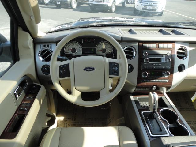 Ford Expedition 2011 photo 4