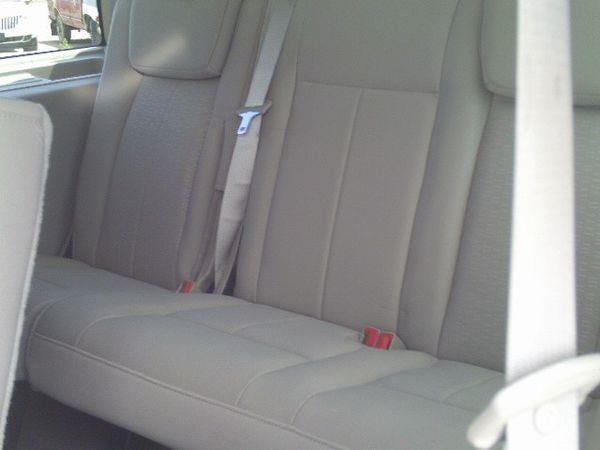 Ford Expedition 2011 photo 2