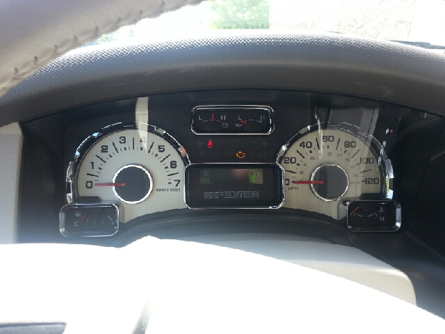 Ford Expedition 2012 photo 17