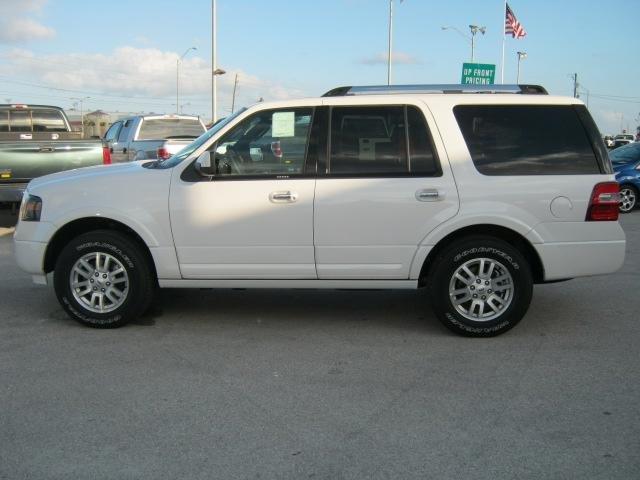 Ford Expedition 2012 photo 2
