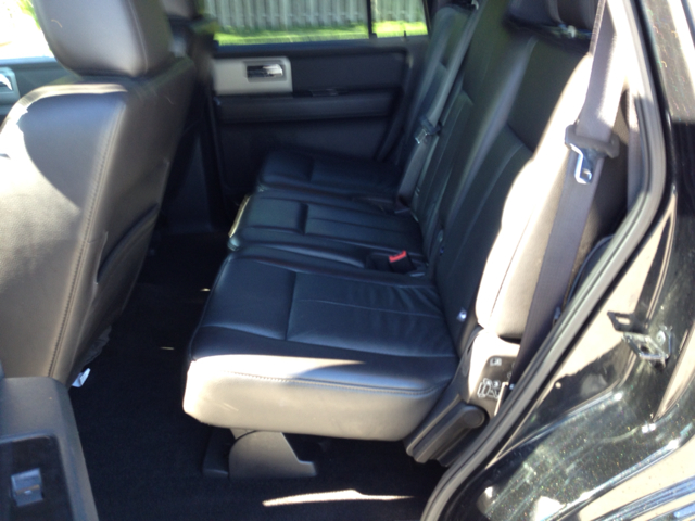 Ford Expedition 2012 photo 2
