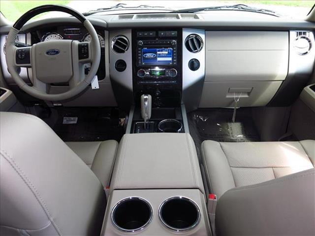 Ford Expedition 2013 photo 1