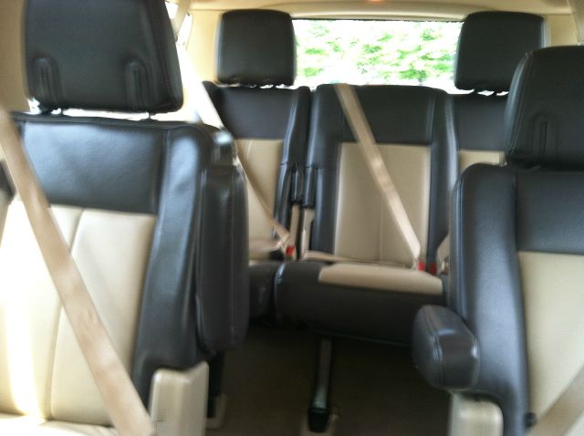 Ford Expedition EL Cavalier SUV