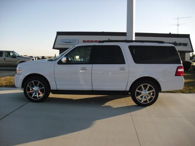Ford Expedition EL 2011 photo 2