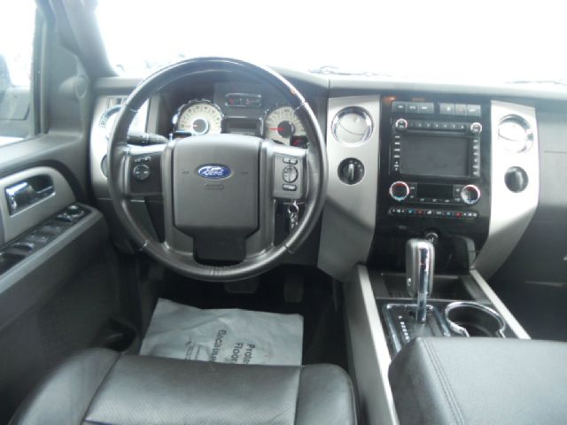 Ford Expedition EL 2013 photo 2