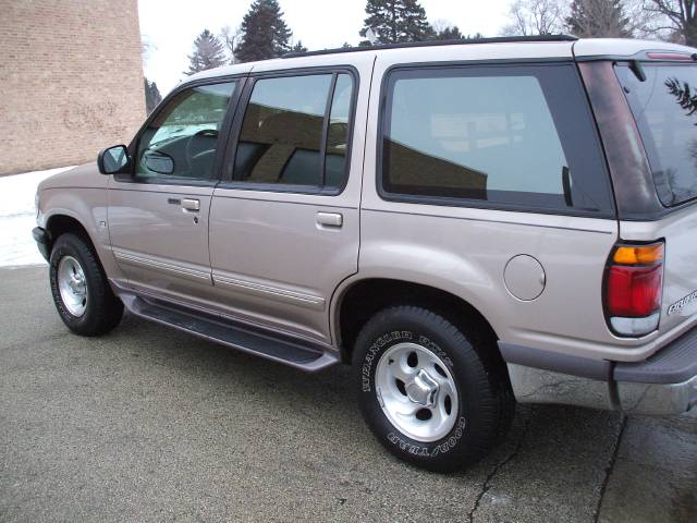 Ford Explorer 1997 photo 4