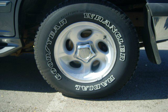 Ford Explorer 1998 photo 17