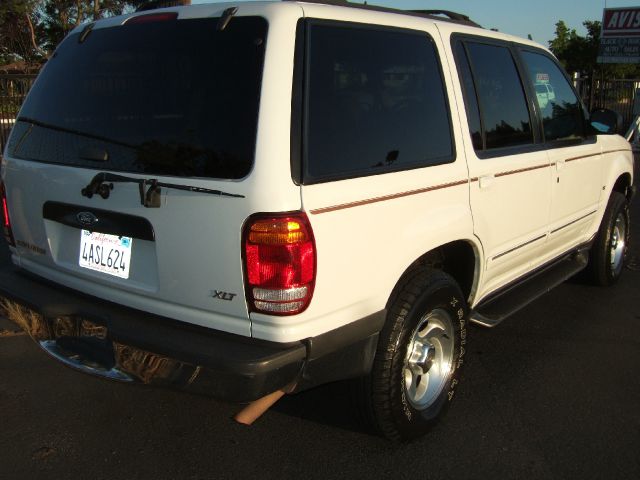 Ford Explorer 1998 photo 4