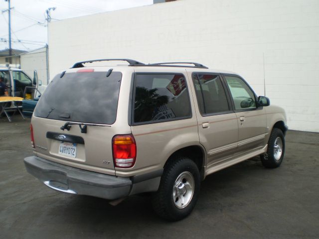 Ford Explorer 4dr Sdn LE V6 Auto SUV