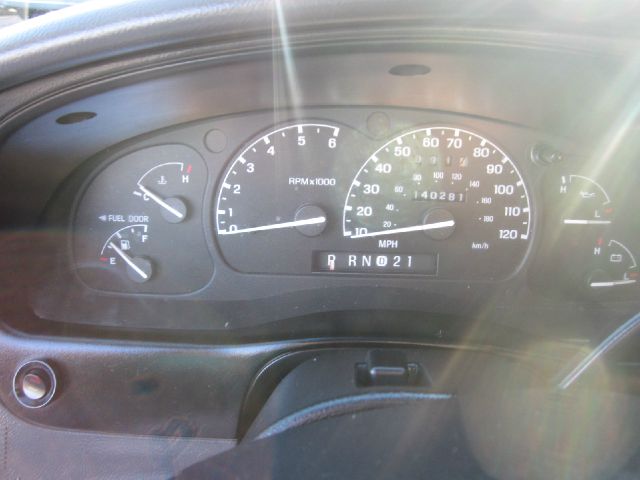 Ford Explorer 1999 photo 4