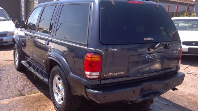 Ford Explorer Super SUV