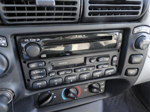 Ford Explorer 1999 photo 2