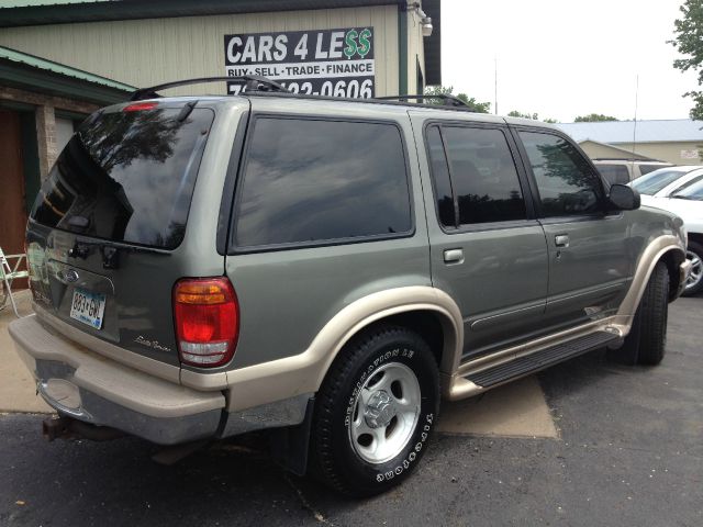 Ford Explorer E320 - Extra Sharp SUV
