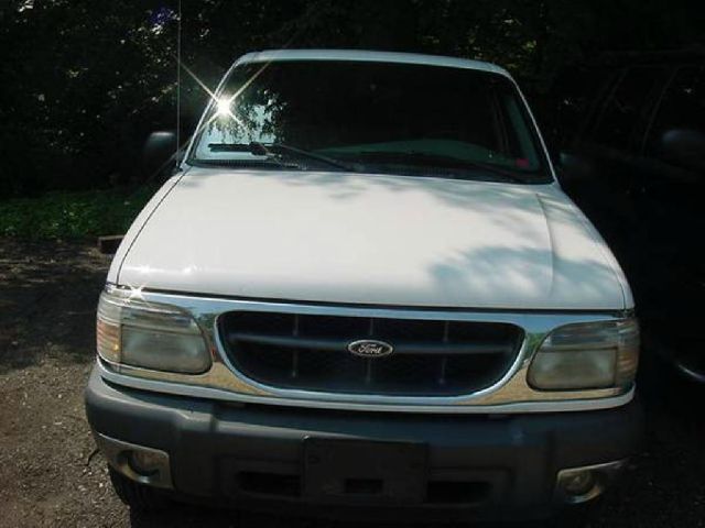Ford Explorer 2000 photo 1